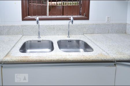 Casa à venda com 820m², 4 quartos e 3 vagas Casa à venda com 820m², 4 quartos e 3 vagasCozinha