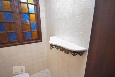 Casa à venda com 820m², 4 quartos e 3 vagas Casa à venda com 820m², 4 quartos e 3 vagasLavabo