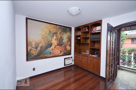 Casa à venda com 820m², 4 quartos e 3 vagas Casa à venda com 820m², 4 quartos e 3 vagasQuarto 1