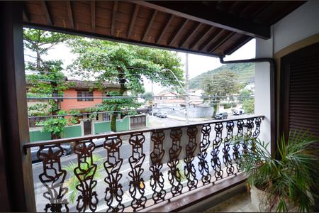 Casa à venda com 820m², 4 quartos e 3 vagas Casa à venda com 820m², 4 quartos e 3 vagasVaranda