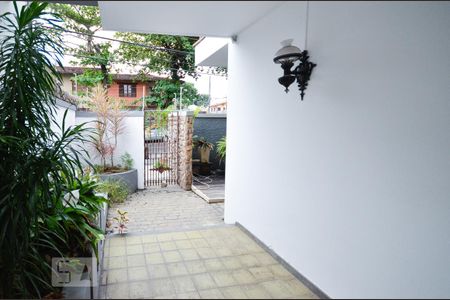 Casa à venda com 820m², 4 quartos e 3 vagas Casa à venda com 820m², 4 quartos e 3 vagasQuintal