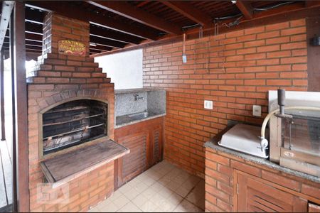 Casa à venda com 820m², 4 quartos e 3 vagas Casa à venda com 820m², 4 quartos e 3 vagasÁrea comum - Churrasqueira