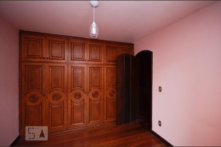 Casa à venda com 820m², 4 quartos e 3 vagas Casa à venda com 820m², 4 quartos e 3 vagasQuarto 3