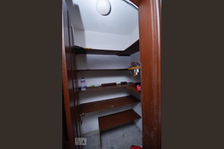 Casa à venda com 820m², 4 quartos e 3 vagas Casa à venda com 820m², 4 quartos e 3 vagasDespensa