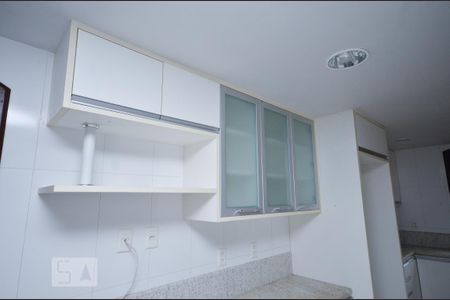 Casa à venda com 820m², 4 quartos e 3 vagas Casa à venda com 820m², 4 quartos e 3 vagasCozinha
