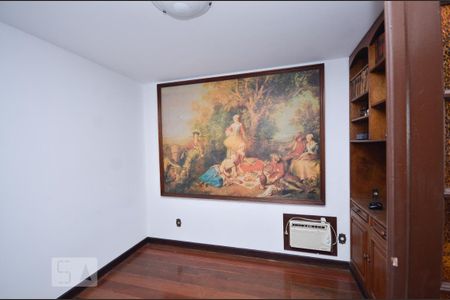 Casa à venda com 820m², 4 quartos e 3 vagas Casa à venda com 820m², 4 quartos e 3 vagasQuarto 1