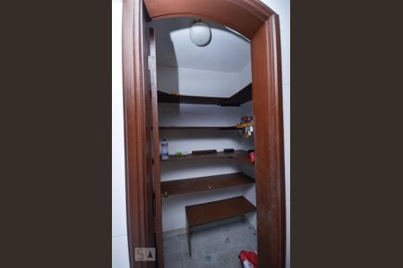 Casa à venda com 820m², 4 quartos e 3 vagas Casa à venda com 820m², 4 quartos e 3 vagasDespensa