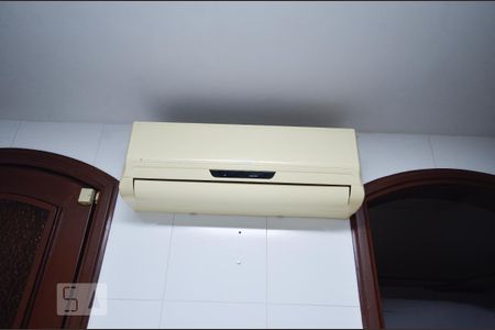 Casa à venda com 820m², 4 quartos e 3 vagas Casa à venda com 820m², 4 quartos e 3 vagasCozinha