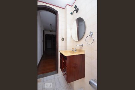 Casa à venda com 820m², 4 quartos e 3 vagas Casa à venda com 820m², 4 quartos e 3 vagasLavabo