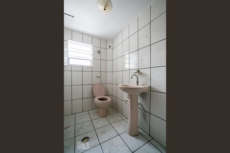 Banheiro de casa para alugar com 1 quarto, 60m² em Vila Roque, São Paulo