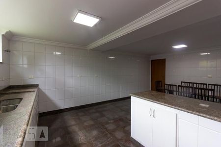 Casa de condomínio para alugar com 480m², 5 quartos e 3 vagasSala de almoço e Cozinha 