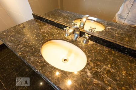 Casa de condomínio para alugar com 480m², 5 quartos e 3 vagasBanheiro - Suite 2