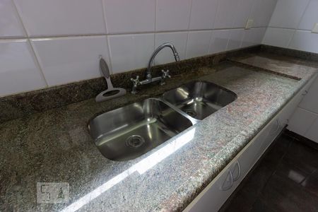 Casa de condomínio para alugar com 480m², 5 quartos e 3 vagasSala de almoço e Cozinha 