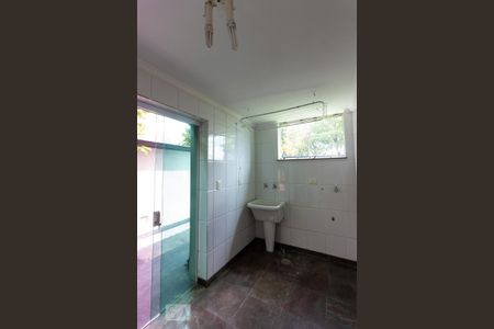 Casa de condomínio para alugar com 480m², 5 quartos e 3 vagasLavanderia