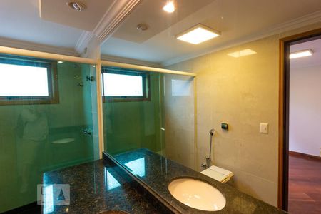 Casa de condomínio para alugar com 480m², 5 quartos e 3 vagasBanheiro - Suite 3