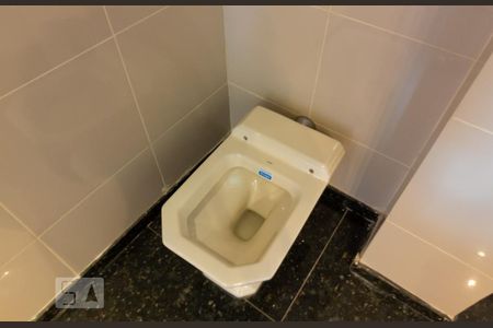 Casa de condomínio para alugar com 480m², 5 quartos e 3 vagasBanheiro - Suite 2