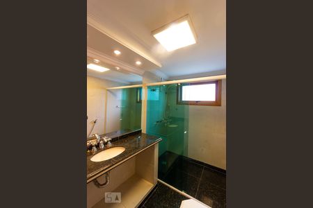 Casa de condomínio para alugar com 480m², 5 quartos e 3 vagasBanheiro - Suite 4