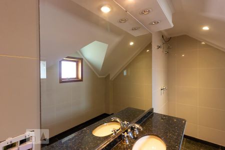 Casa de condomínio para alugar com 480m², 5 quartos e 3 vagasBanheiro - Suite 1