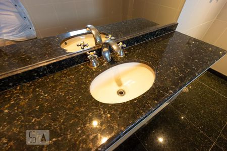 Casa de condomínio para alugar com 480m², 5 quartos e 3 vagasBanheiro - Suite 1