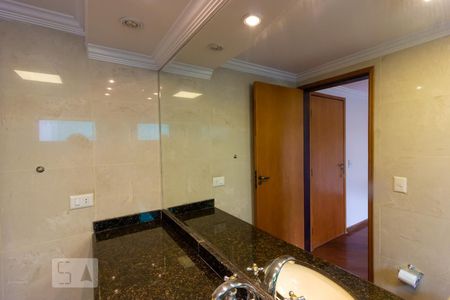 Casa de condomínio para alugar com 480m², 5 quartos e 3 vagasBanheiro - Suite 4