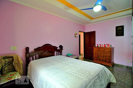 Casa à venda com 350m², 4 quartos e 2 vagasSuíte 2