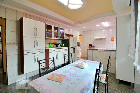 Casa à venda com 350m², 4 quartos e 2 vagasCozinha