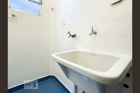 Apartamento para alugar com 60m², 2 quartos e sem vagaBanheiro - tanque