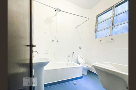 Apartamento para alugar com 60m², 2 quartos e sem vagaBanheiro