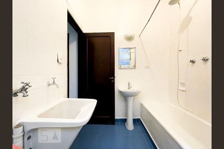 Apartamento para alugar com 60m², 2 quartos e sem vagaBanheiro