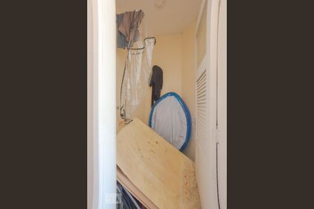 Apartamento à venda com 140m², 3 quartos e 2 vagas Apartamento à venda com 140m², 3 quartos e 2 vagasBanheiro de Serviço