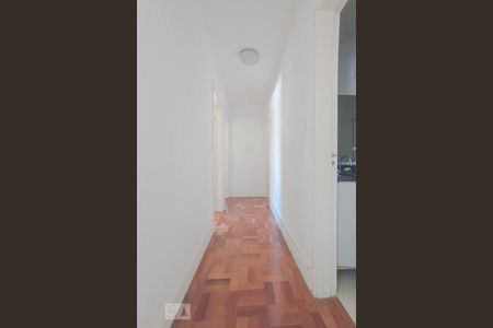 Corredor de apartamento à venda com 3 quartos, 140m² em Rio Branco, Porto Alegre