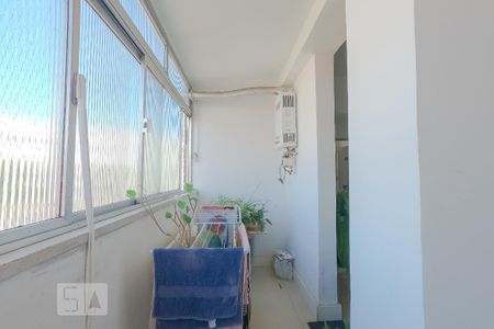 Apartamento à venda com 140m², 3 quartos e 2 vagas Apartamento à venda com 140m², 3 quartos e 2 vagasÁrea de Serviço