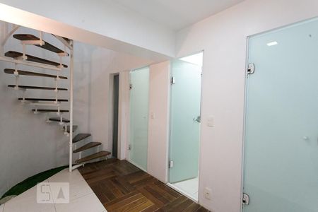 Apartamento para alugar com 42m², 1 quarto e sem vagaEscada