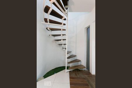 Apartamento para alugar com 42m², 1 quarto e sem vagaEscada