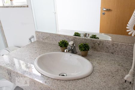 Banheiro de apartamento para alugar com 1 quarto, 35m² em Campo Grande, Rio de Janeiro