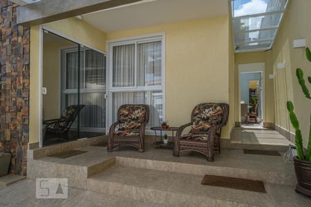 Casa de condomínio à venda com 160m², 4 quartos e 3 vagasEntrada