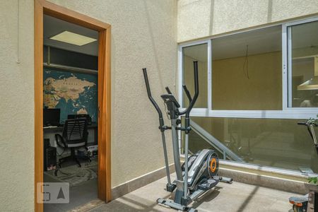 Casa de condomínio à venda com 160m², 4 quartos e 3 vagasAcademia