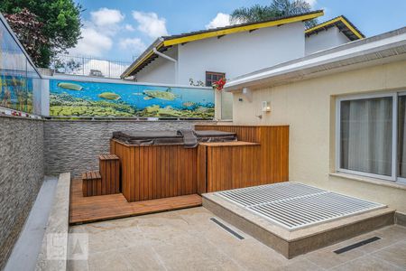 Casa de condomínio à venda com 160m², 4 quartos e 3 vagasQuintal