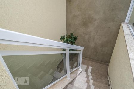 Casa de condomínio à venda com 160m², 4 quartos e 3 vagasEscada