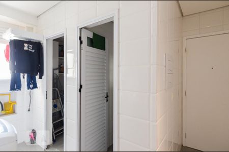 Apartamento à venda com 239m², 4 quartos e 4 vagas Apartamento à venda com 239m², 4 quartos e 4 vagasÁrea de serviço