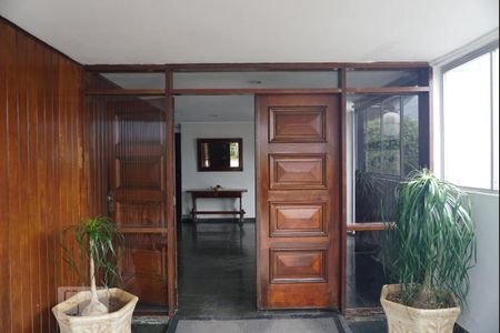 Apartamento à venda com 50m², 2 quartos e 1 vagaEntrada do Prédio