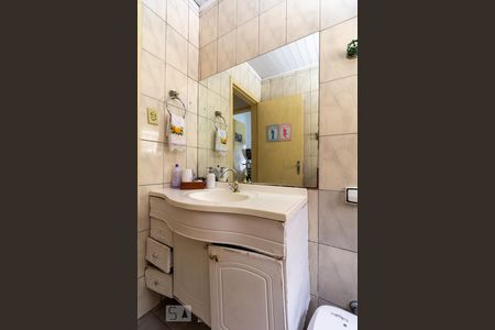 Casa à venda com 230m², 3 quartos e 2 vagasBanheiro Social