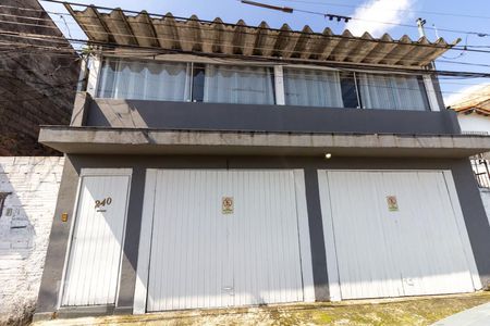 Casa à venda com 230m², 3 quartos e 2 vagasFachada