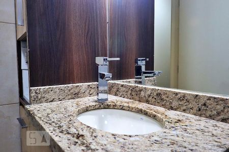 Casa à venda com 278m², 3 quartos e 2 vagasBanheiro Social