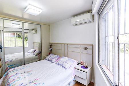 Quarto de apartamento à venda com 2 quartos, 67m² em Medianeira, Porto Alegre