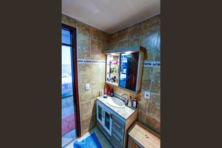 Banheiro de apartamento à venda com 2 quartos, 67m² em Medianeira, Porto Alegre