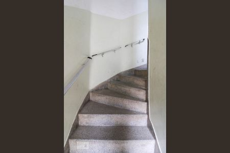 Apartamento à venda com 63m², 2 quartos e sem vaga Apartamento à venda com 63m², 2 quartos e sem vagaEscada