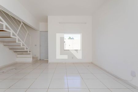 Sala de casa para alugar com 2 quartos, 65m² em Vila Nova Aparecida, Mogi das Cruzes