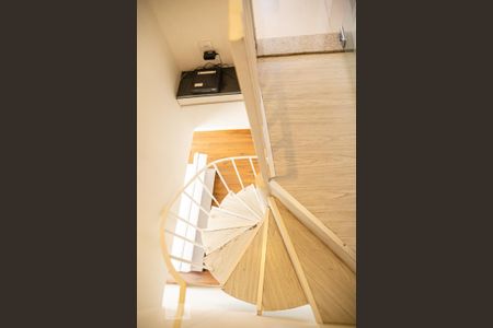 Apartamento para alugar com 112m², 4 quartos e 1 vagaEscada de acesso a cobertura