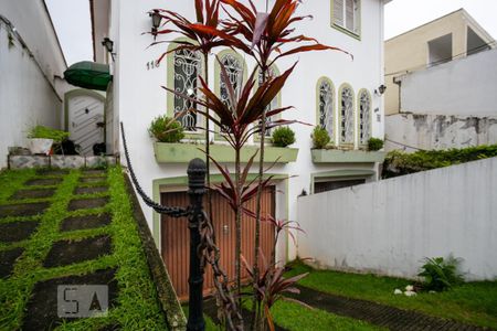 Casa à venda com 276m², 3 quartos e 4 vagasEntrada e jardim